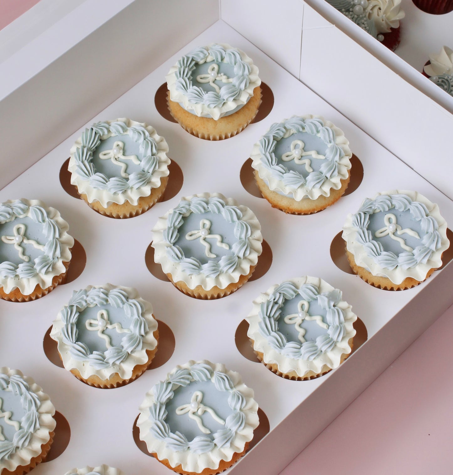 Vintage Bow Cupcakes